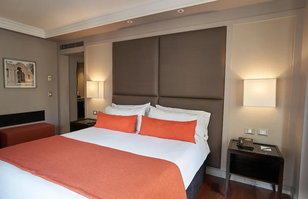 Carles Hotel-1